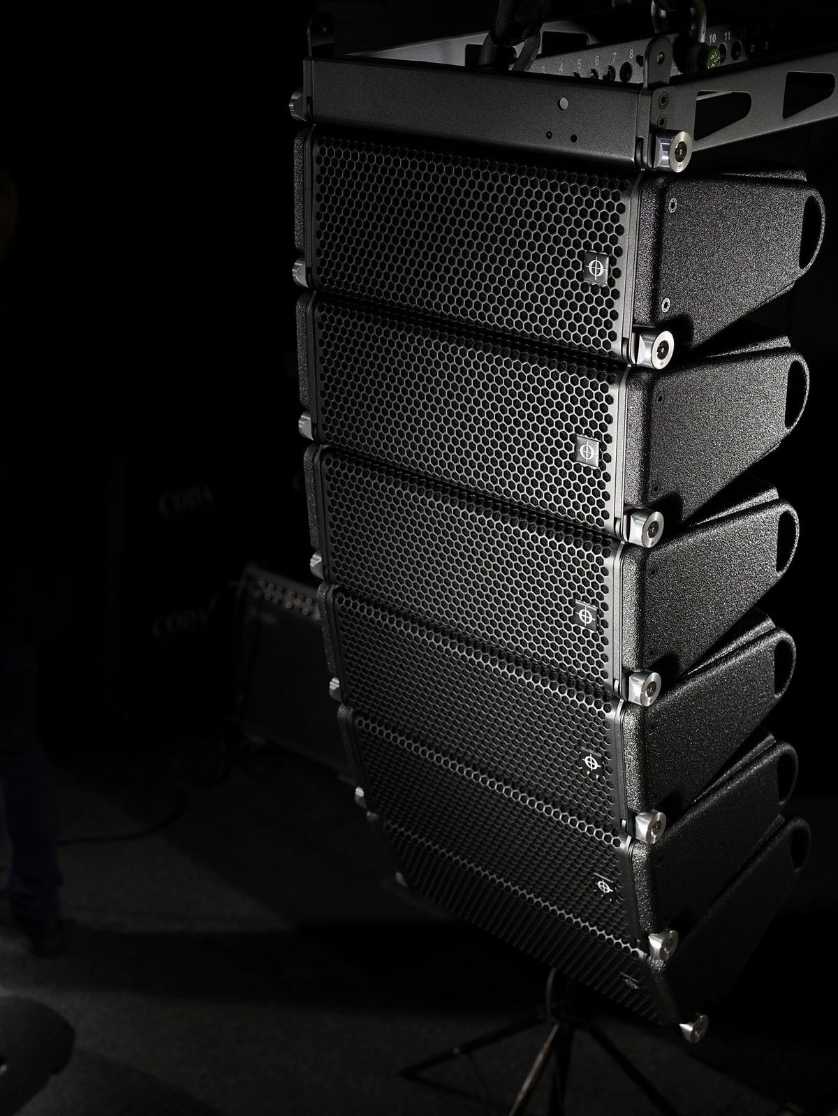 מערך רמקולים line array של Coda Audio